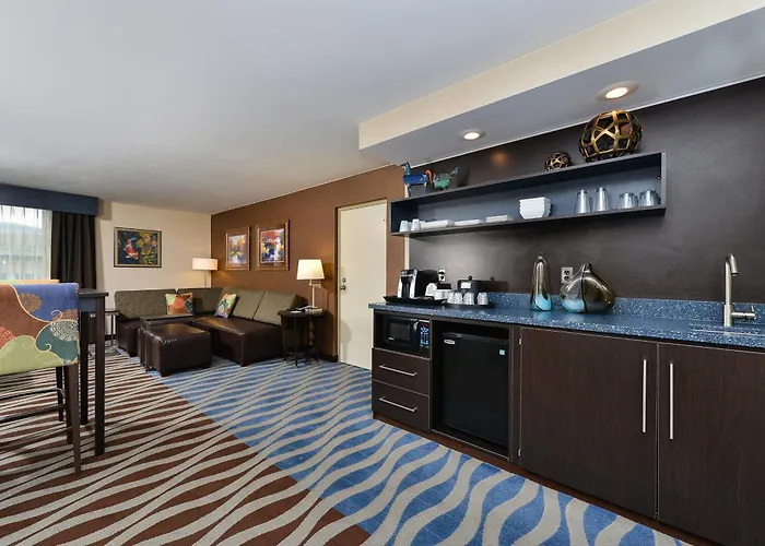 Hotel - Convention Center By Ihg 3*